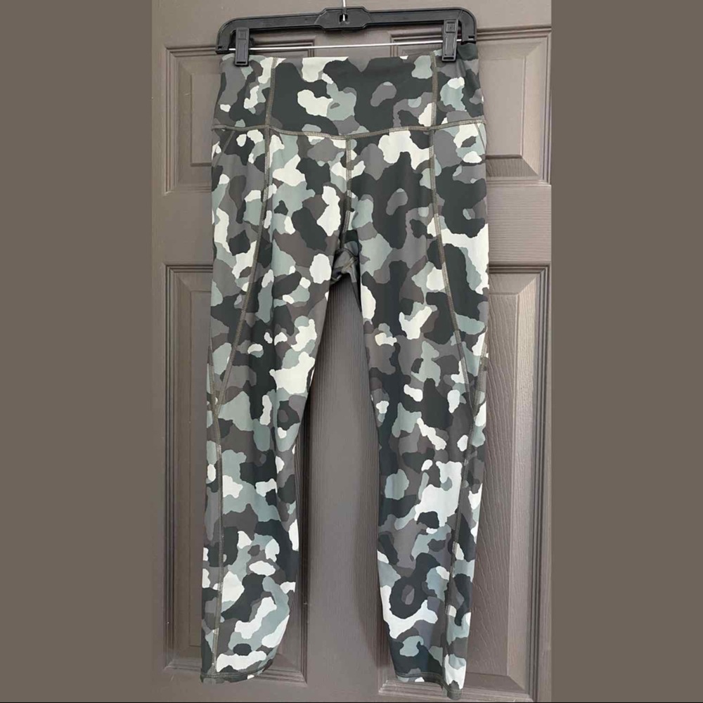 Athleta Lightning Camo 7/8 Tight